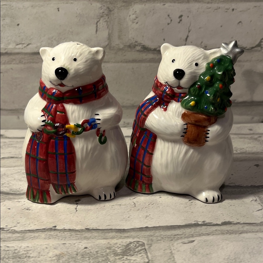 Festive Holiday Polar Bear salt pepper shakers  Christmas winter scarves